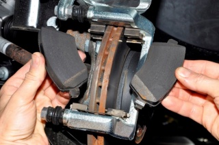 Замена тормозных колодок Infiniti Q  в Жуковском